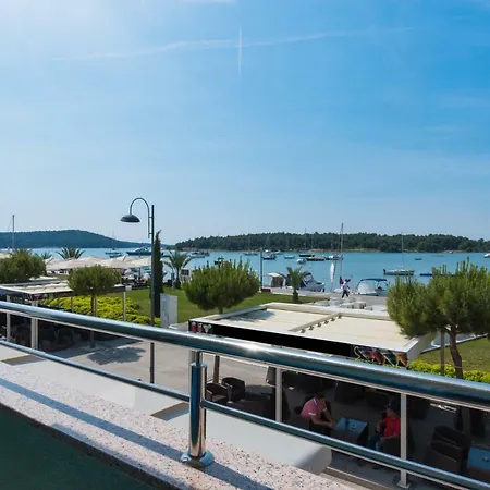 Apartment Riva Medulin